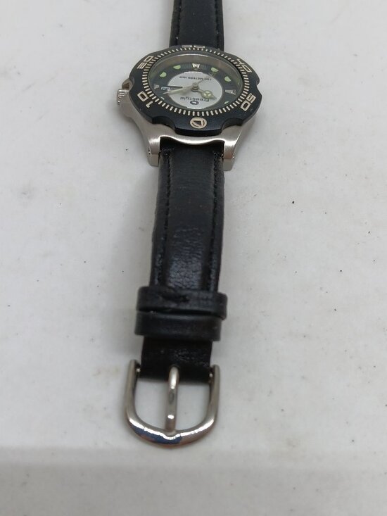 VINTAGE 1990s Freestyle Betty Shark X77601 Women\'s 30mm Quartz Day / Date Watch main image 9